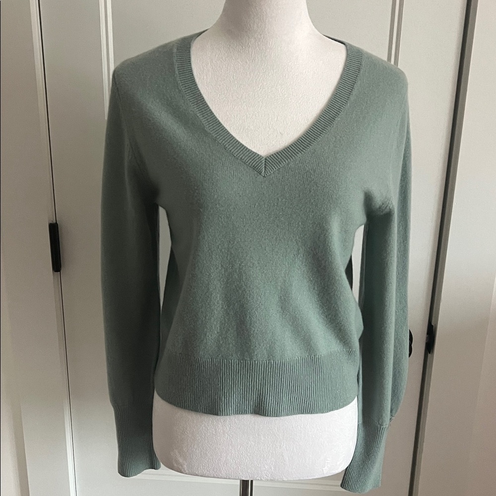 Spartina 449 V-Neck Sweater - Soft Green